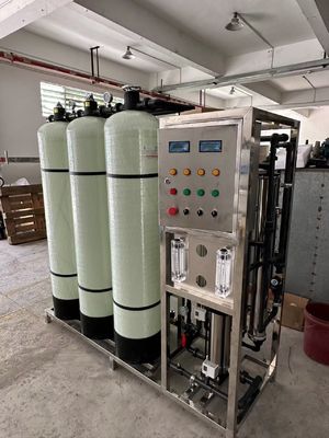 قیمت خوب 1000 لیتر در ساعت سیستم تجاری RO دستگاه آب قابل حمل 220V / 380V آنلاین