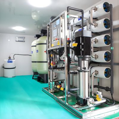 قیمت خوب حداکثر 10000ppm TDS آب تغذیه سیستم آسموز معکوس 50-70٪ نرخ بازیابی 15-65kw آنلاین