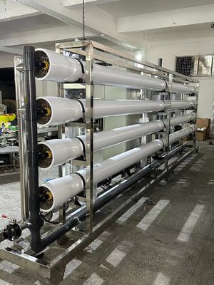 قیمت خوب 500-1000M3/Day سیستم RO آب نمک دار با کنترل PLC و تعقیم کننده UV آنلاین